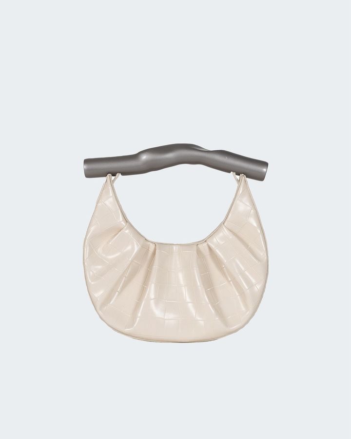 バッグ「スマッシュド ハンドル ホーボー」￥75,700／PUPPETS AND PUPPETS