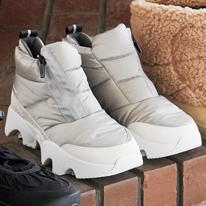 ソレルの白ブーツは底のデザイン性が目をひく一足