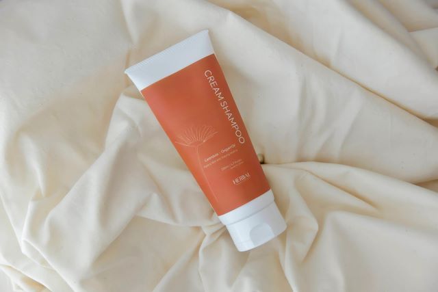 「ハーバルクリームシャンプー」