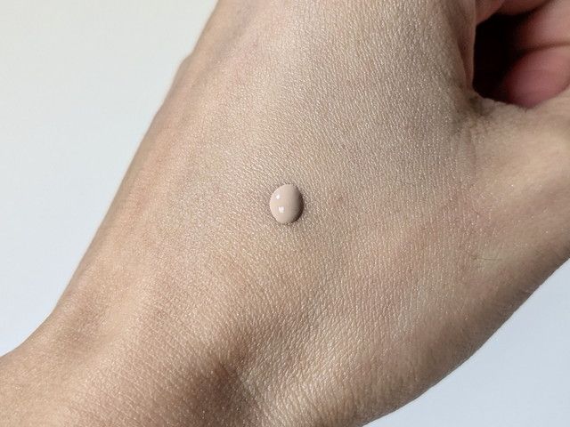 エッセンス スキングロウ ファンデーション