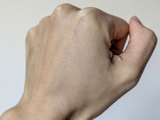 エッセンス スキングロウ ファンデーション