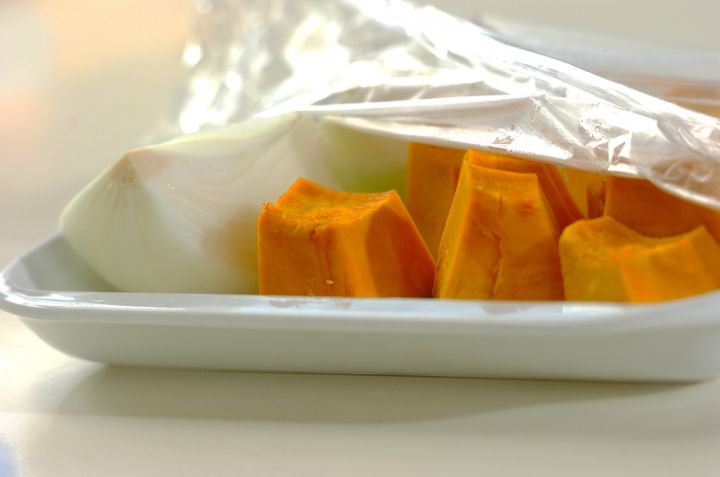 カボチャのミルクポトフの下準備1