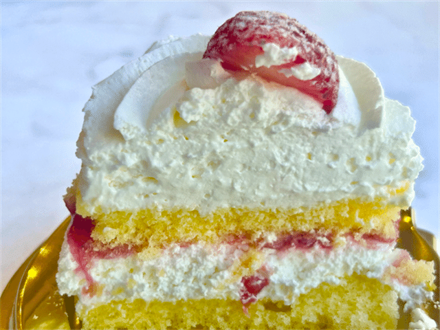 いちごのショートケーキ断面
