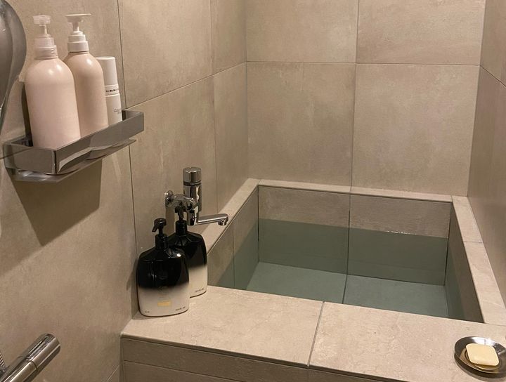 女性専用個室サウナ「SaunaTherapy」と〈SPRINAGE〉がコラボレーション！表参道でさわやかにデトックス。