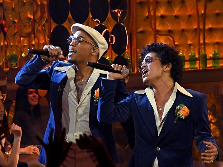 画像: シルク・ソニックが久しぶりに姿を見せる