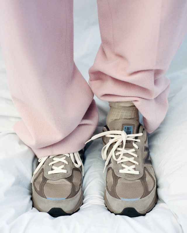 AURALEE × New Balanceピンクパンツコーデ
