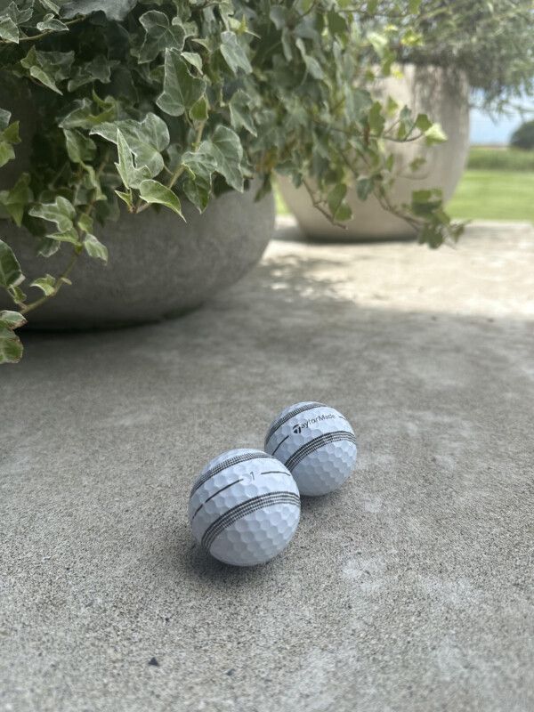 大人カッコいいゴルファーに！スピン性能が向上したテーラーメイドのボール