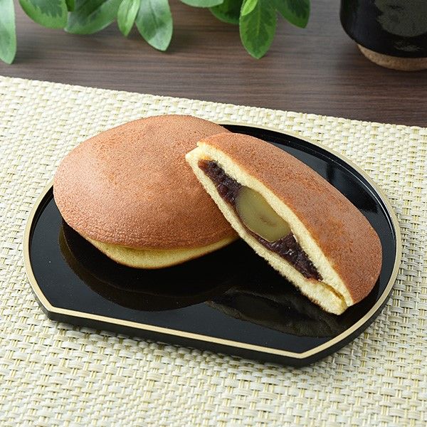 第3位 ファミマルSweets PREMIUM まるっと一粒栗どら焼き