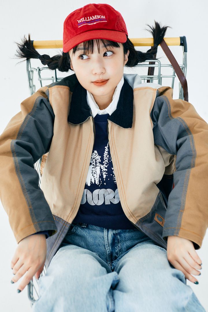 ボーイッシュなデニムスタイル。《カーハート》のジャケットをばさっと羽織って【FUDGE FRIEND おしゃれさんの毎日コーディネート vol.473｜大島花菜】