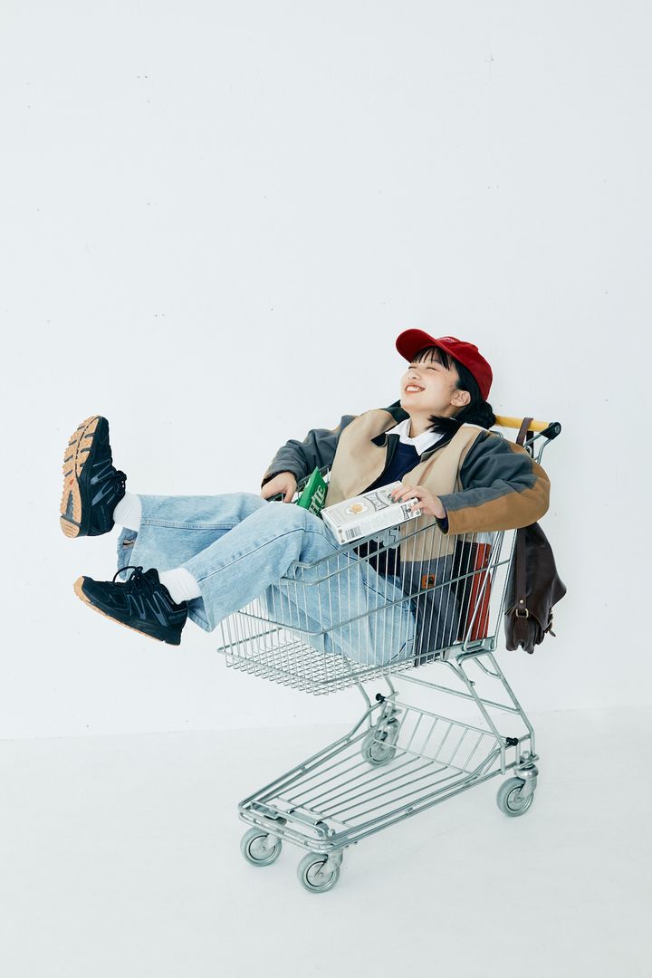 ボーイッシュなデニムスタイル。《カーハート》のジャケットをばさっと羽織って【FUDGE FRIEND おしゃれさんの毎日コーディネート vol.473｜大島花菜】