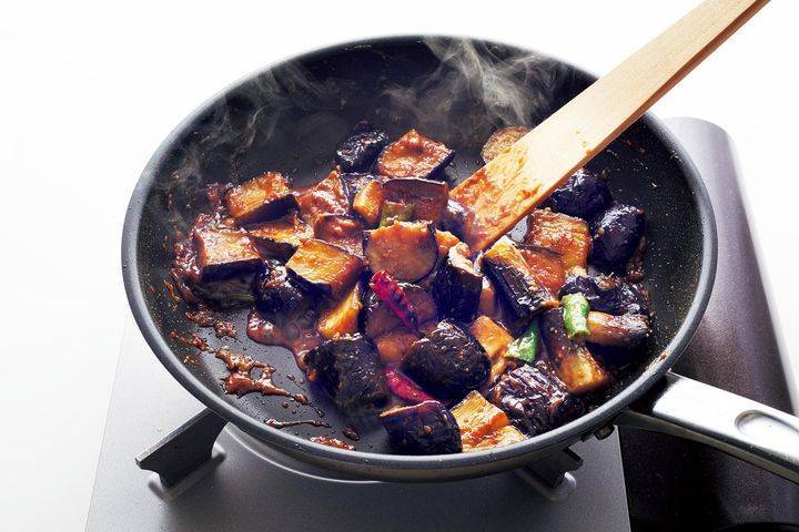 ピリリとキレのある“なすの味噌炒め”