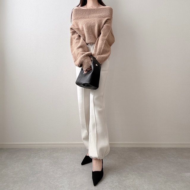 ウールブレンドオフショルダーニット×GUのナチュラルの「ヘビーウェイトスウェットプルオンパンツ」