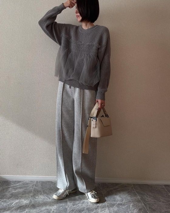 チュール重ねニットプルオーバー×GUのグレーの「ヘビーウェイトスウェットプルオンパンツ」