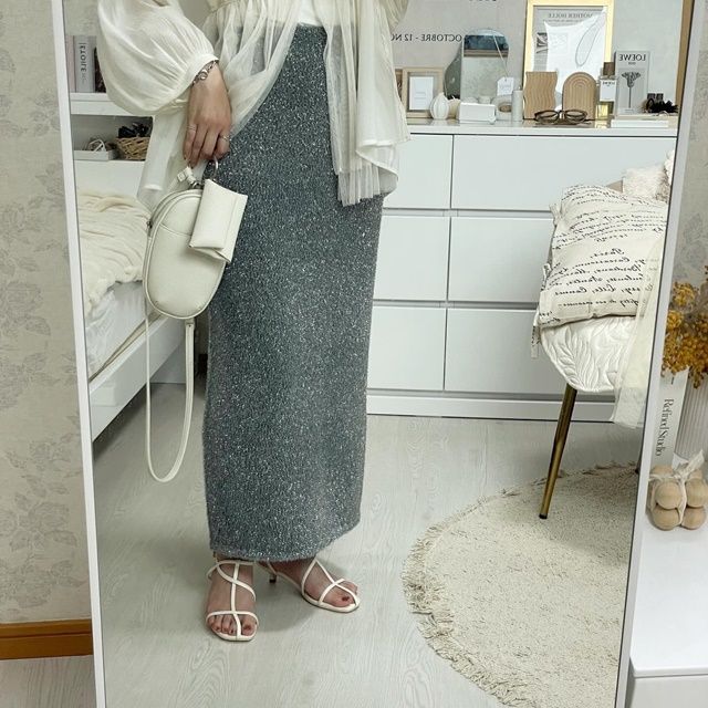 しまむら「ラメフェザーナロースカート」