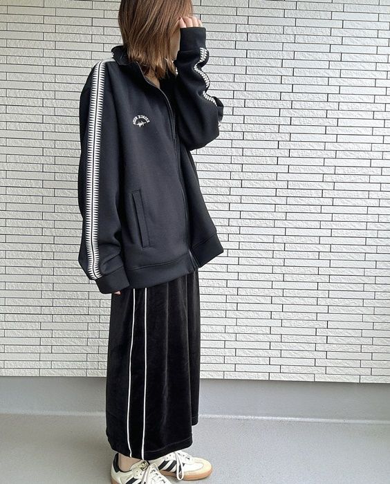 しまむら「ベロアサイドラインスカート」