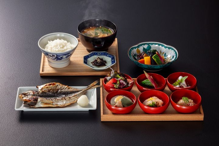 北陸の山海の幸が味わえる和朝食3300円（写真提供：HOTEL AO KANAZAWA）