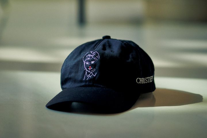 〈アンファン・リッシュ・デプリメ〉のキャップ