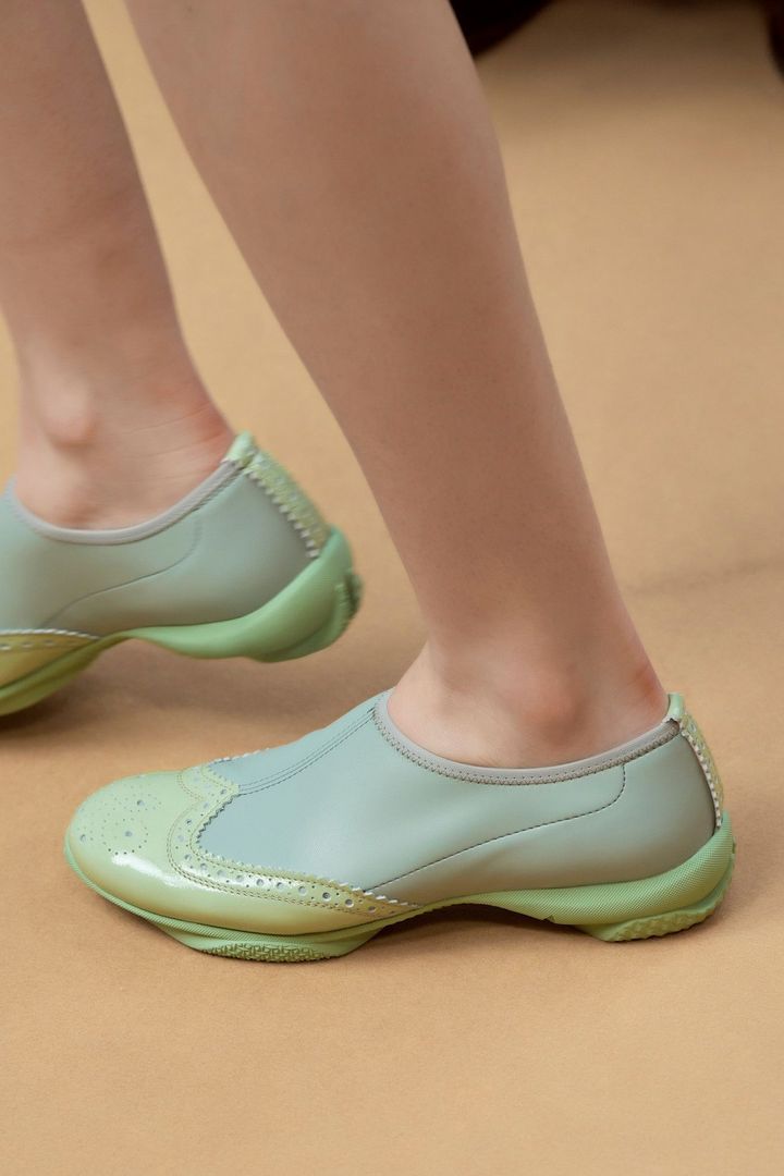 キコ・コスタディノフ 2024年春夏コレクションより。