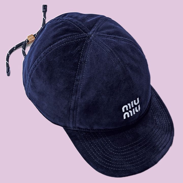 MIUMIUのベロア素材のコードキャップ