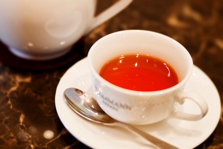 フランス王室公認の紅茶が40種以上。JR大阪駅直結の施設内にオープンした「ダマンリュミエールKITTE大阪店」