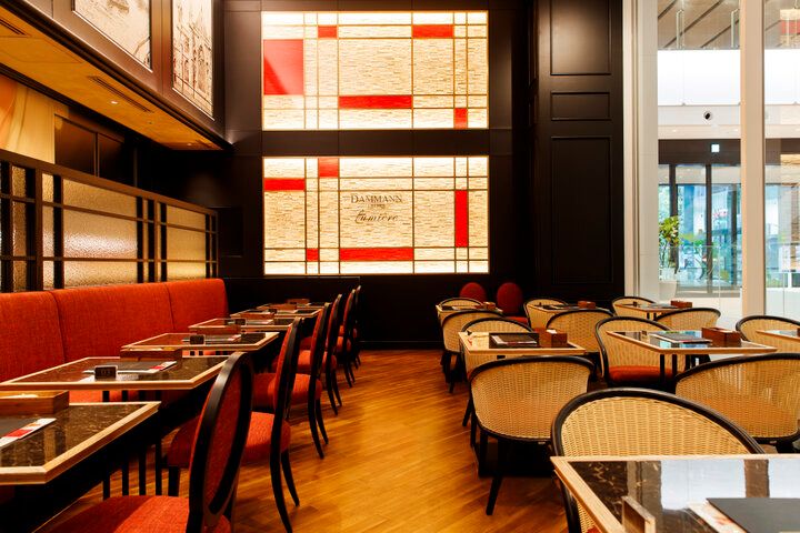 フランス王室公認の紅茶が40種以上。JR大阪駅直結の施設内にオープンした「ダマンリュミエールKITTE大阪店」