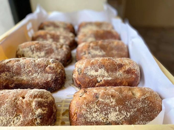 焼きたてのコンセントマーケットのシュトレン