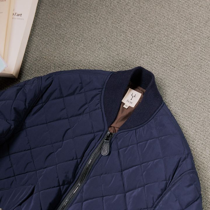 《サイ》のボンバージャケットはニットワンピースと相思相愛【マイスタンダードブック】