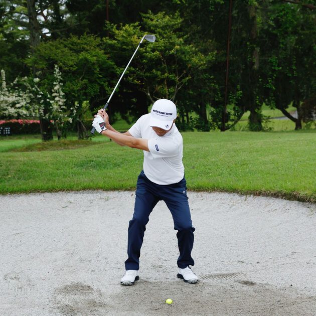 やっかいな“バンカーの目玉”から脱出！ 覚えておきたい2通りの打ち方