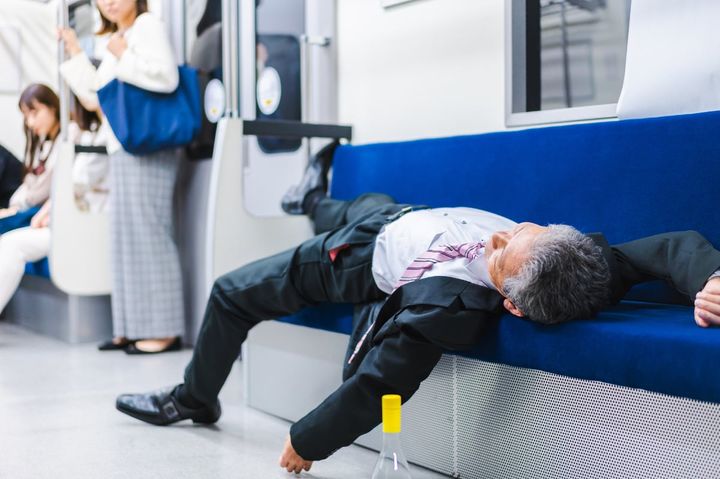 酔っぱらった状態で公共の場で大騒ぎをすると、逮捕される？（画像はイメージ）