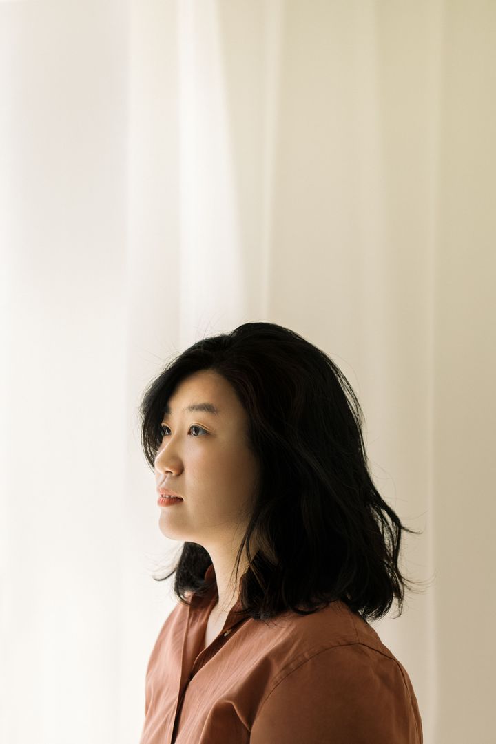 11月に新刊『私たちのテラスで、終わりを迎えようとする世界に乾杯』を刊行した作家のチョン・セラン。