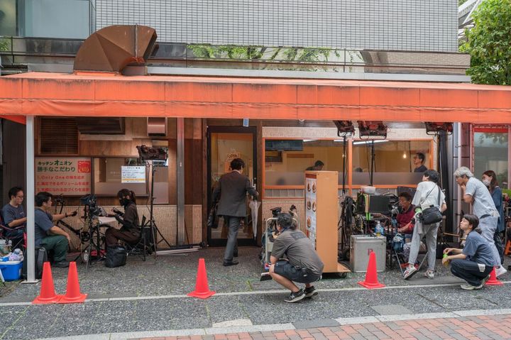 ラストカットとなった入店のシーン。