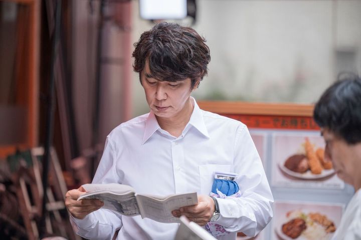 暑さの中、疲れを見せずに真剣に台本を読み込む姿もすてき！