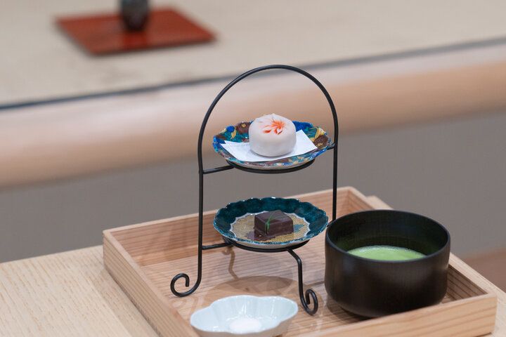 金沢・兼六園にある日本最古の噴水そばの「兼六亭」で、心ほどける朝食やカフェを