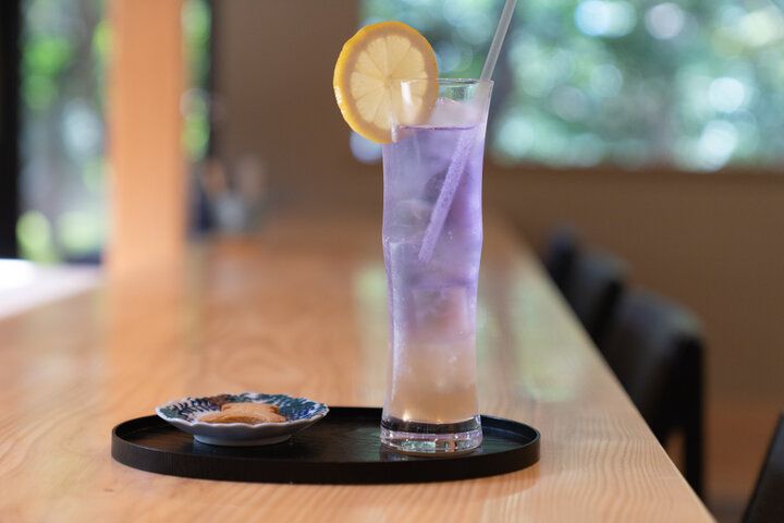 金沢・兼六園にある日本最古の噴水そばの「兼六亭」で、心ほどける朝食やカフェを