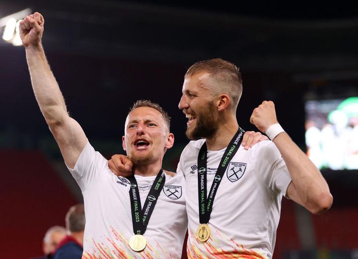 伊東＆中村が大当たり！異国で一緒にプレーする「代表のチームメイト」たち