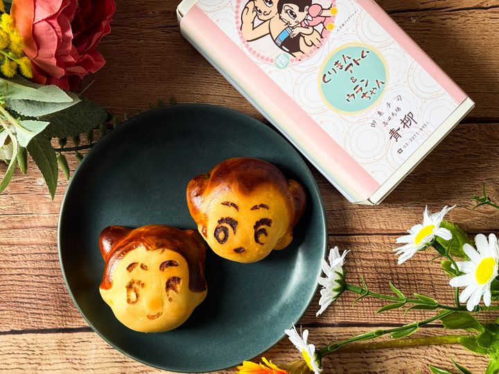 テーブルに並んだ「くりまんアトム」とウランちゃん饅頭