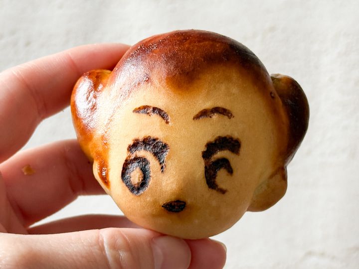 手に持ったウランちゃん饅頭