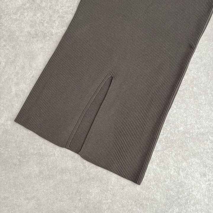 画像: バックスリットあり！