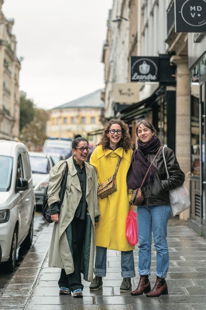 冬の初めのコーデは色使いがポイント！【パリジェンヌの一週間コーデ】