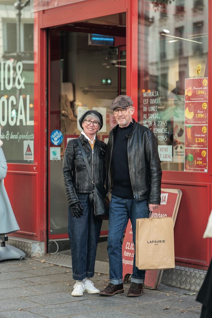 冬の初めのコーデは色使いがポイント！【パリジェンヌの一週間コーデ】