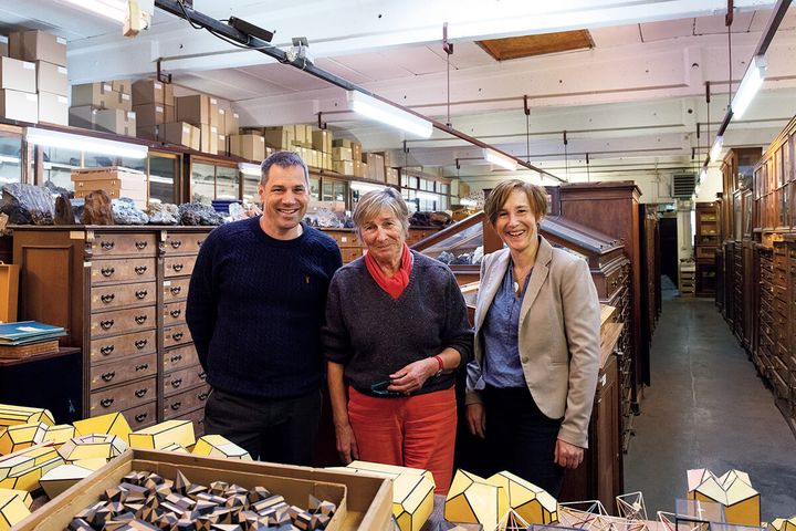 ドイツ〈クランツ商会〉ウルスラ、セバスチャンと、古生物学者のコーネリア