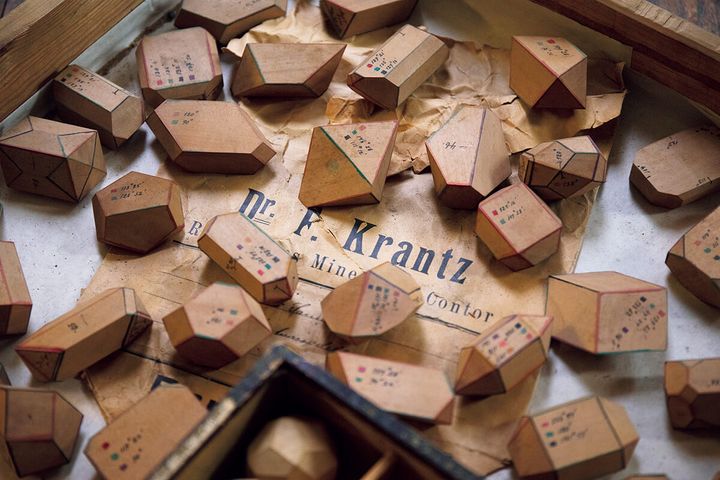 ドイツ〈クランツ商会〉の鉱物結晶模型