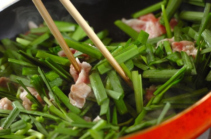 少ない材料で！こってり豚ニラ炒めの作り方1