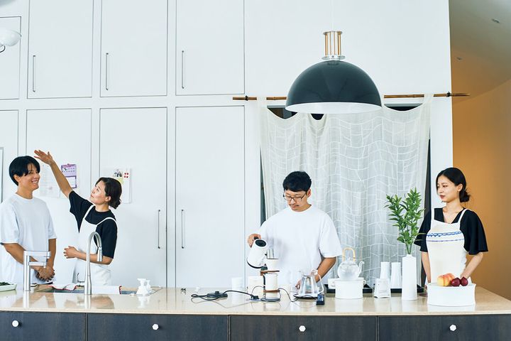 陶芸家のイ・インファとキム・ドクホ、アンナ、ジェジュン