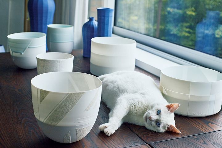 陶芸家のイ・インファとキム・ドクホの工房内