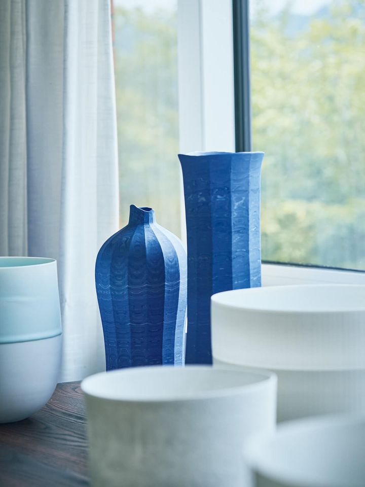 陶芸家のイ・インファとキム・ドクホの工房内