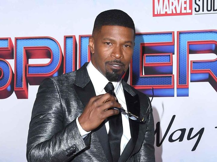 画像: ジェイミー・フォックスが家族と食事中に客と口論