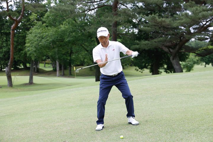 池やバンカーに要注意！ “左足上がり”から打つと、2番手以上飛ばなくなる!?