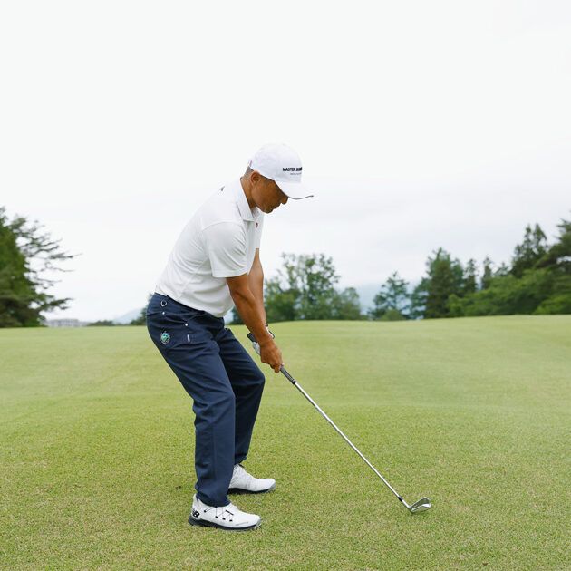 池やバンカーに要注意！ “左足上がり”から打つと、2番手以上飛ばなくなる!?