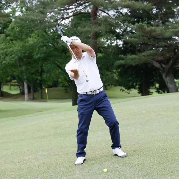 池やバンカーに要注意！ “左足上がり”から打つと、2番手以上飛ばなくなる!?